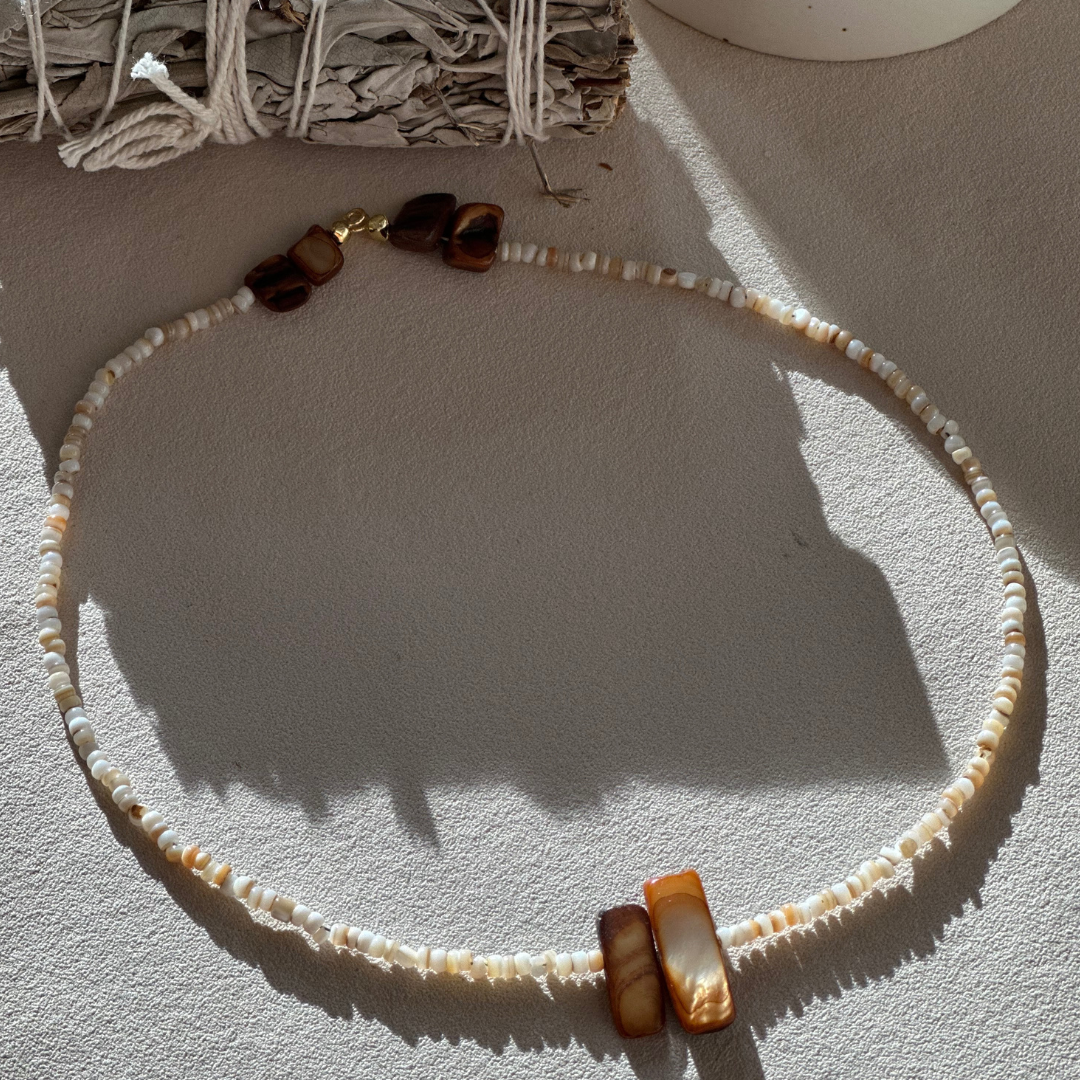 Kette - Symbiose des Meeres und der Weiblichkeit - Muscheln