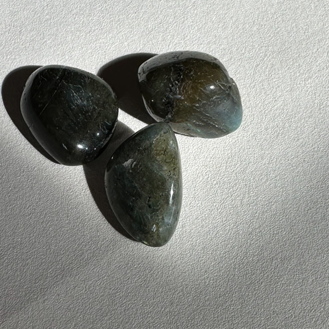 Labradorit - Stressabbau, Intuition, negative Energien -