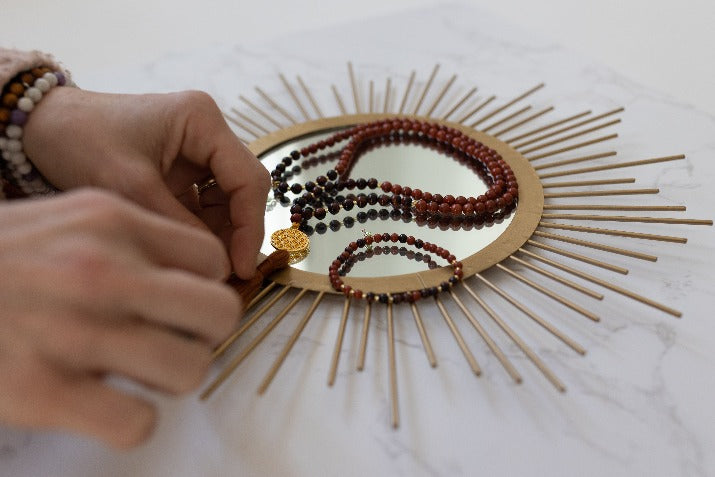 Handgefertigte Human Design Kette und Armband.