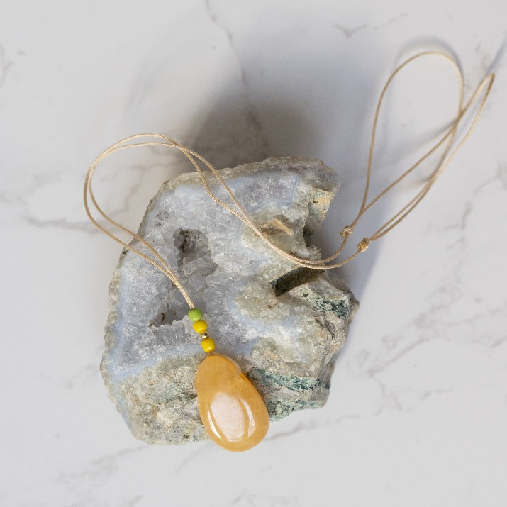 Human Design Kinder-Kette mit Orangencalcit-Stein.