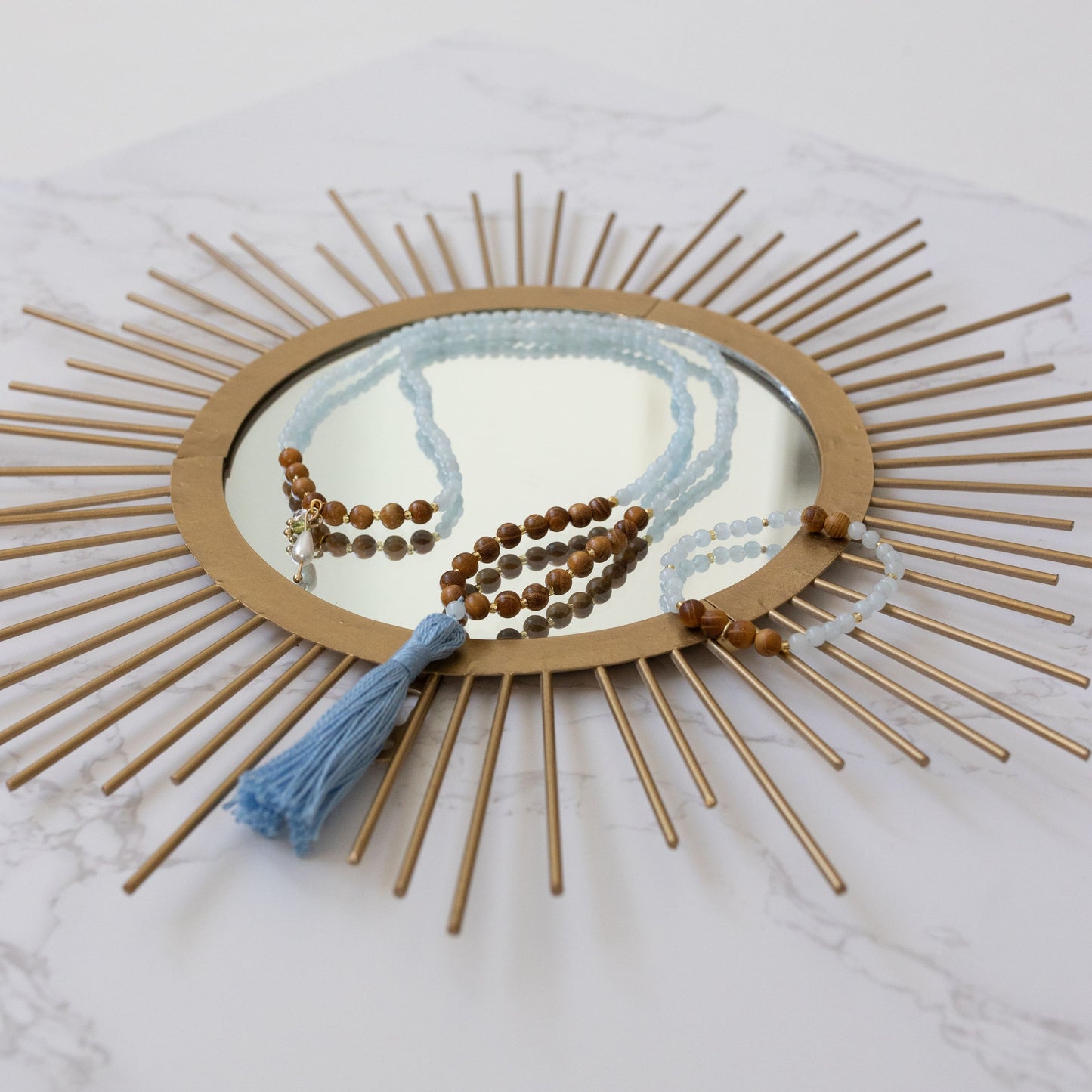 Armband und Kette mit Chalcedon-Perlen in zartem blau.